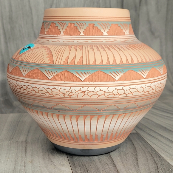Michael Charlie Pottery Southwest Vase Navajo Native American Etched 6"H 7"W - Picture 2 of 16
